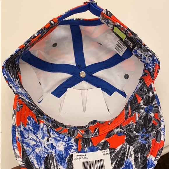 Nike Women’s Cap - Picture 6 of 10